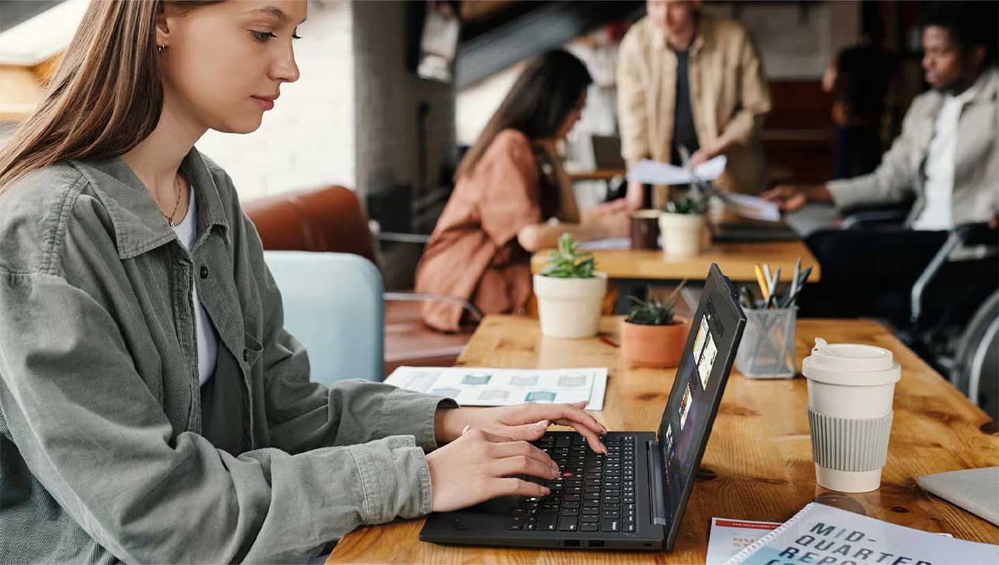 מחשב נייד לנובו ThinkPad AI PC T14s מחשב נייד לנובו ThinkPad AI PC T14s